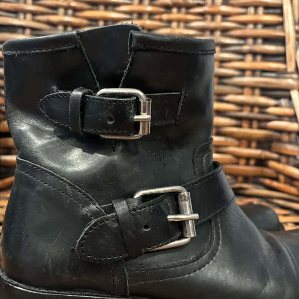 Steve Madden Women's Cain Buckle Booties Black Leather in size 7 - Picture 7 of 15